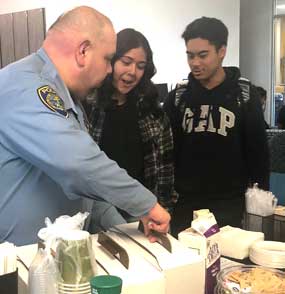 LMC Coffee with a Cop event gives students stress-free setting to talk to police
