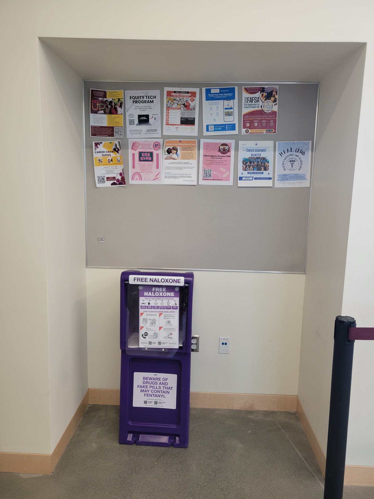 Naloxone Kits Stand Box (Brentwood)
