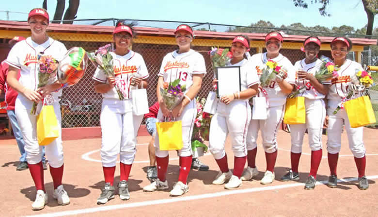 2014-2015 Sophomore Softball Players